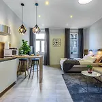 Number 1 Deluxe Apartment *