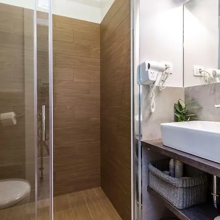 Number 1 Deluxe Apartment