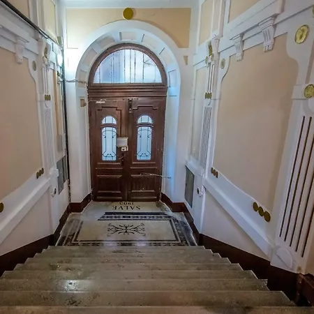 Number 1 Deluxe Apartment